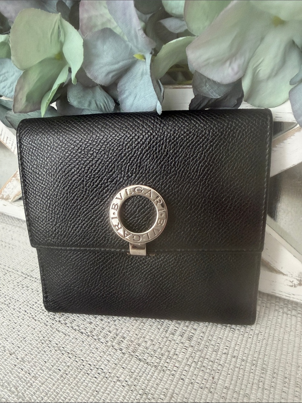Bulgari Black Textured Leather Compact Wallet with Signature Ring - Picture 3 of 12